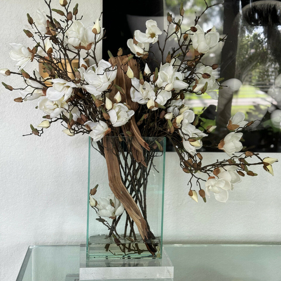 White Magnolias in 16″ Tall Casa Moderna