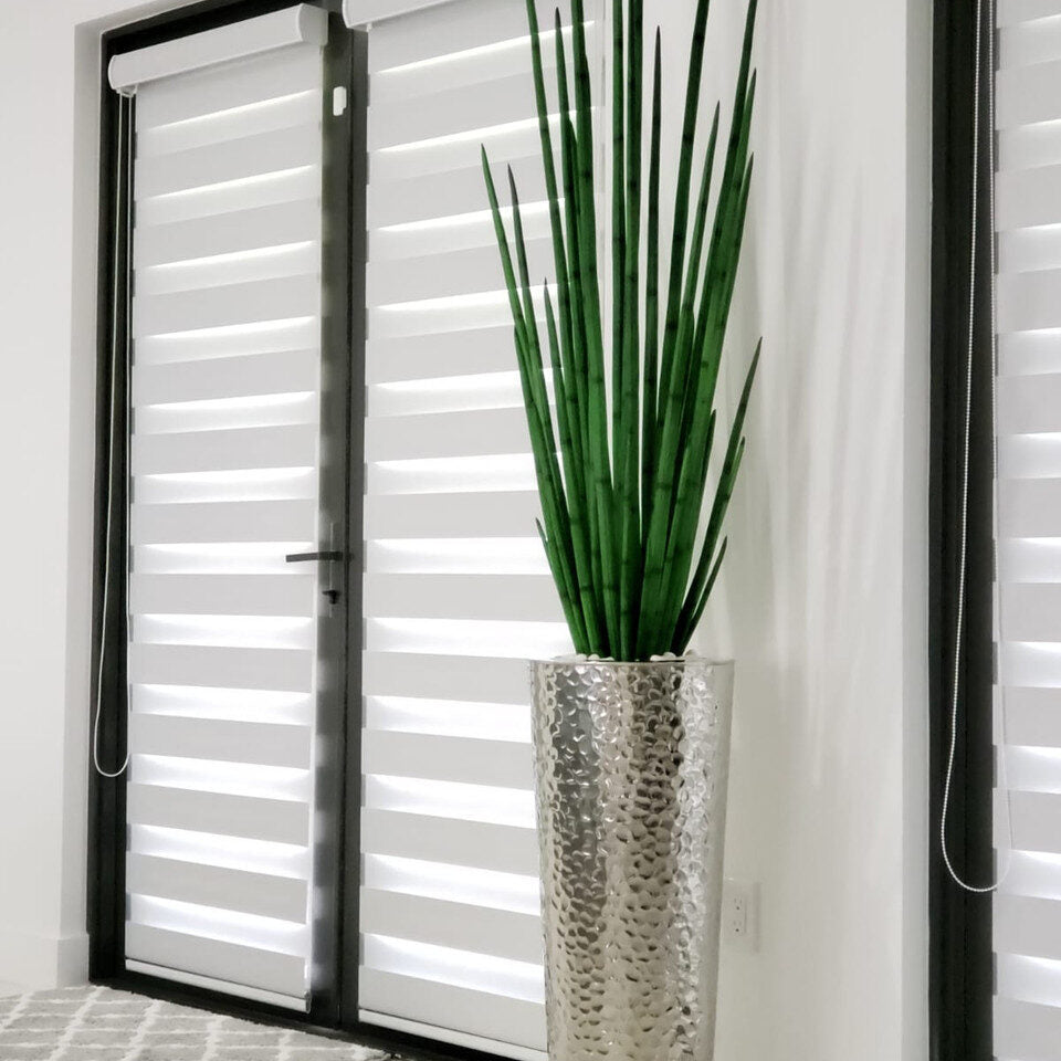 Hammered Cone with 4ft Snake Grass