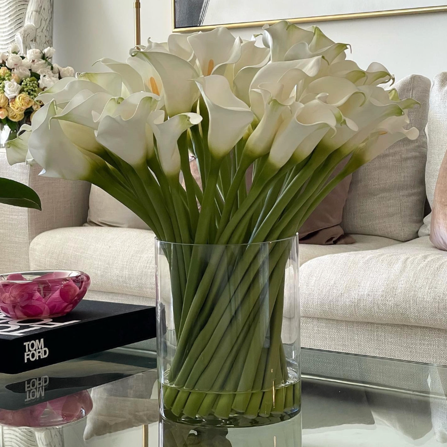 Calla Lilies in 25 cm Glass Cylinder